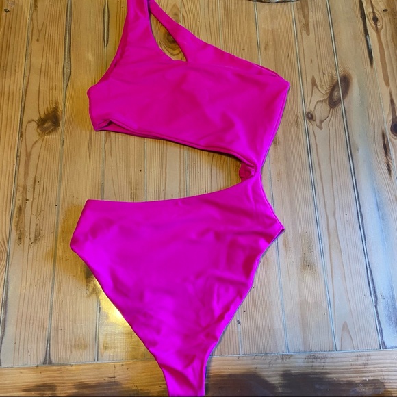 NWOT Lulus Sun Bound Fuchsia Cutout One-Shoulder One-Piece Swimsuit - Picture 5 of 12